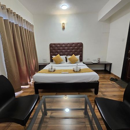 Hotel Vyankatesh & Pure Veg Restaurant Mahabaleshwar Exterior photo