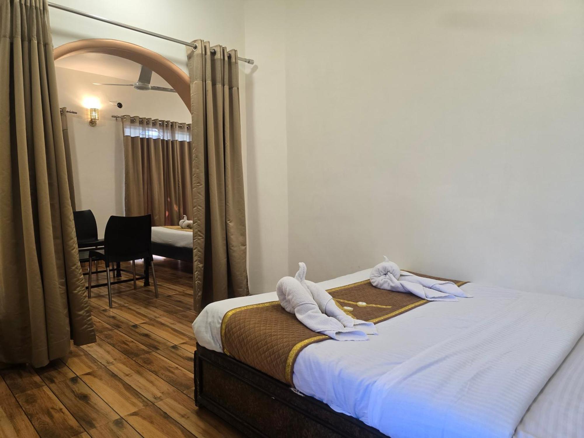 Hotel Vyankatesh & Pure Veg Restaurant Mahabaleshwar Exterior photo