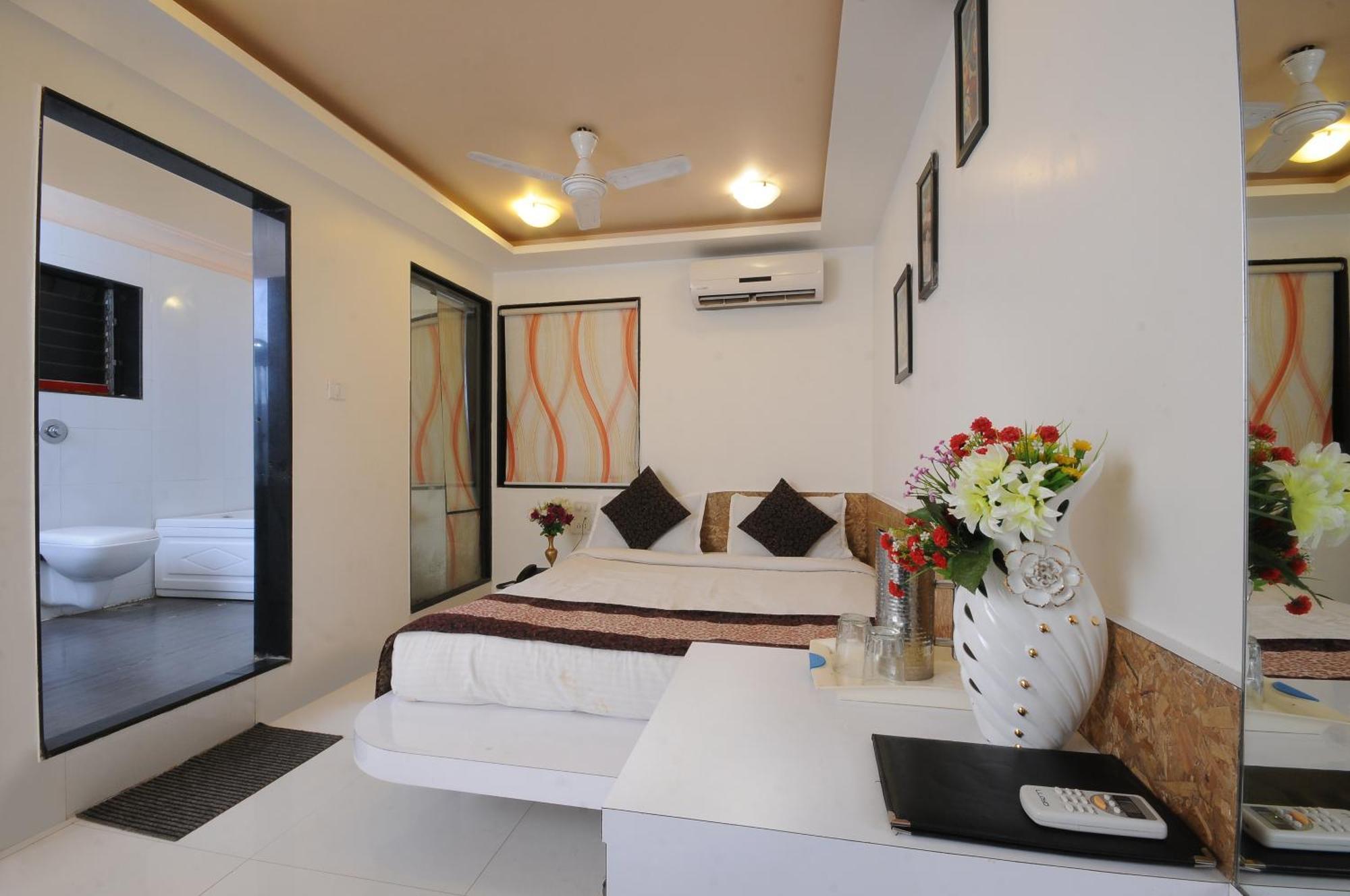 Hotel Vyankatesh & Pure Veg Restaurant Mahabaleshwar Exterior photo