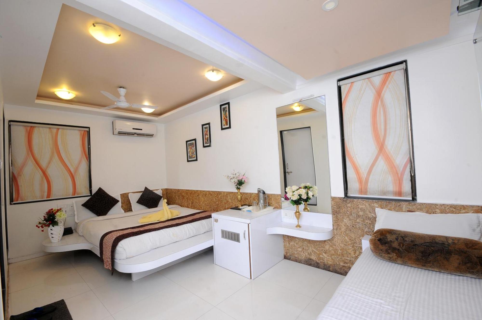 Hotel Vyankatesh & Pure Veg Restaurant Mahabaleshwar Exterior photo