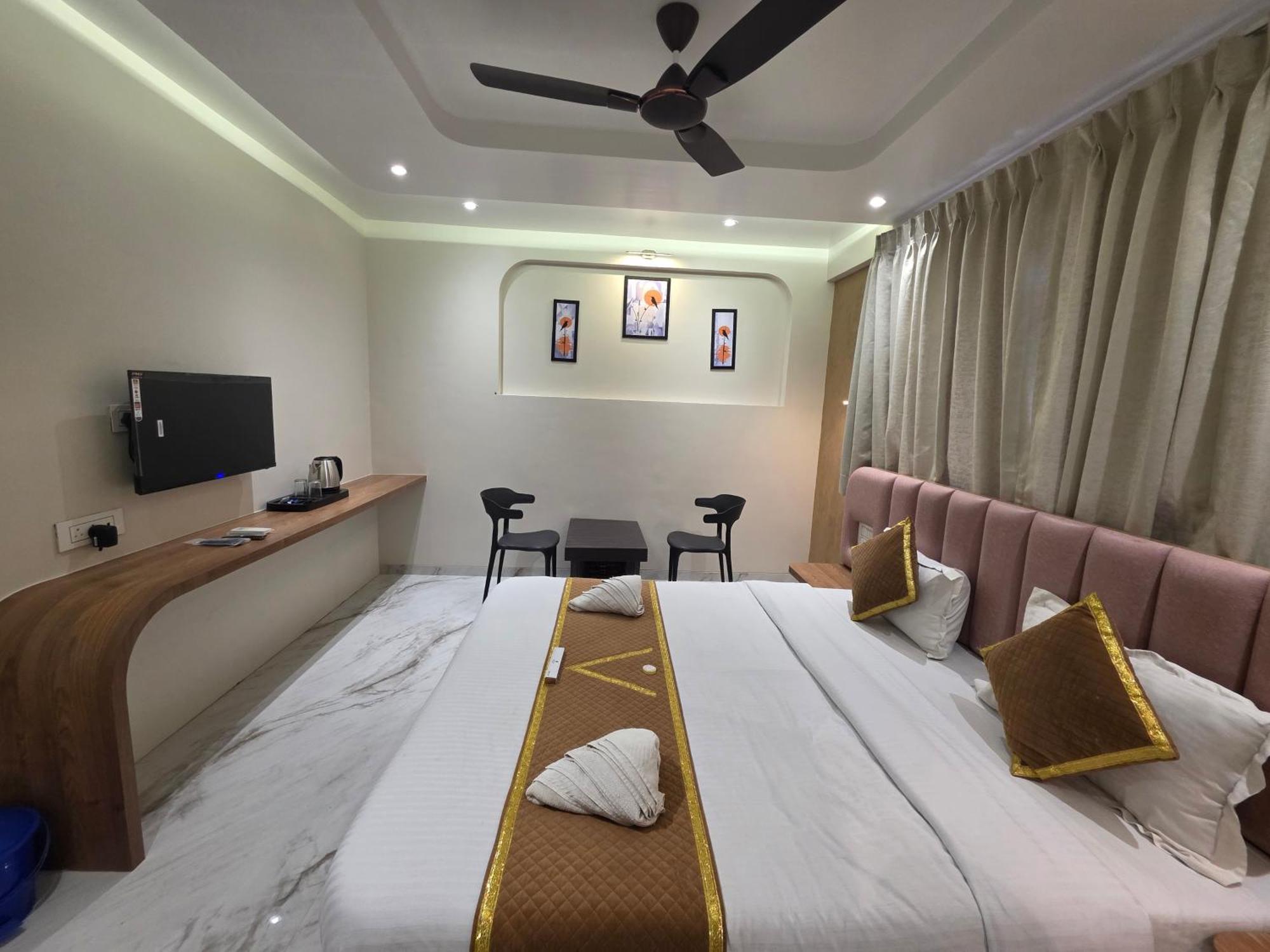 Hotel Vyankatesh & Pure Veg Restaurant Mahabaleshwar Exterior photo
