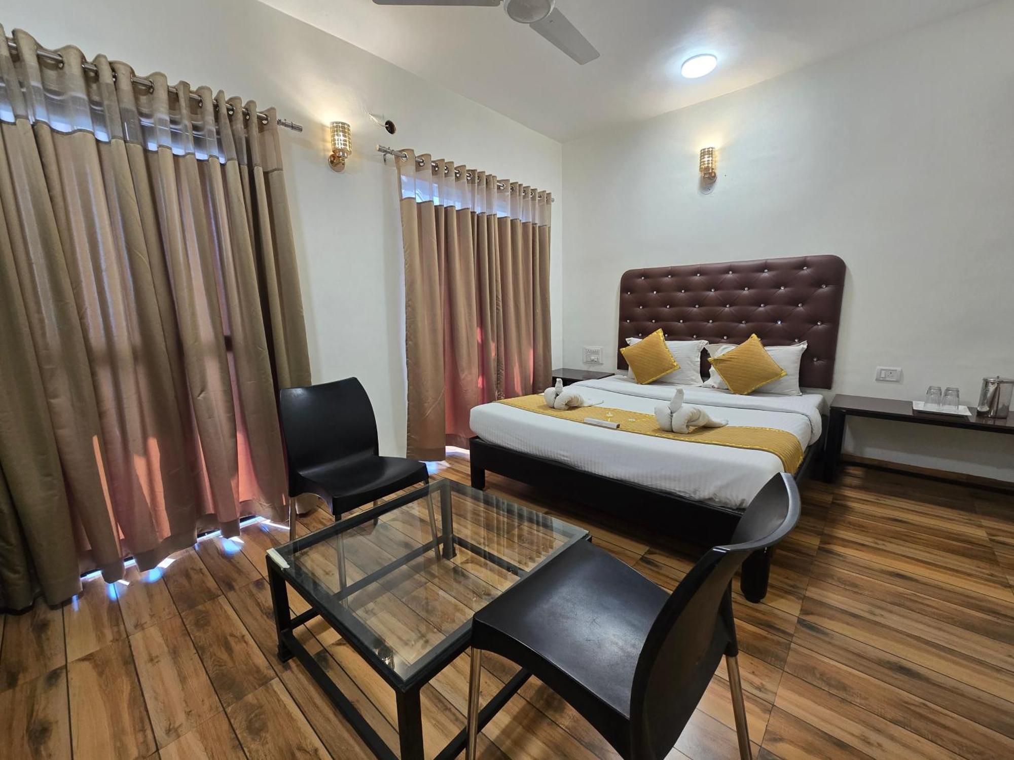 Hotel Vyankatesh & Pure Veg Restaurant Mahabaleshwar Exterior photo